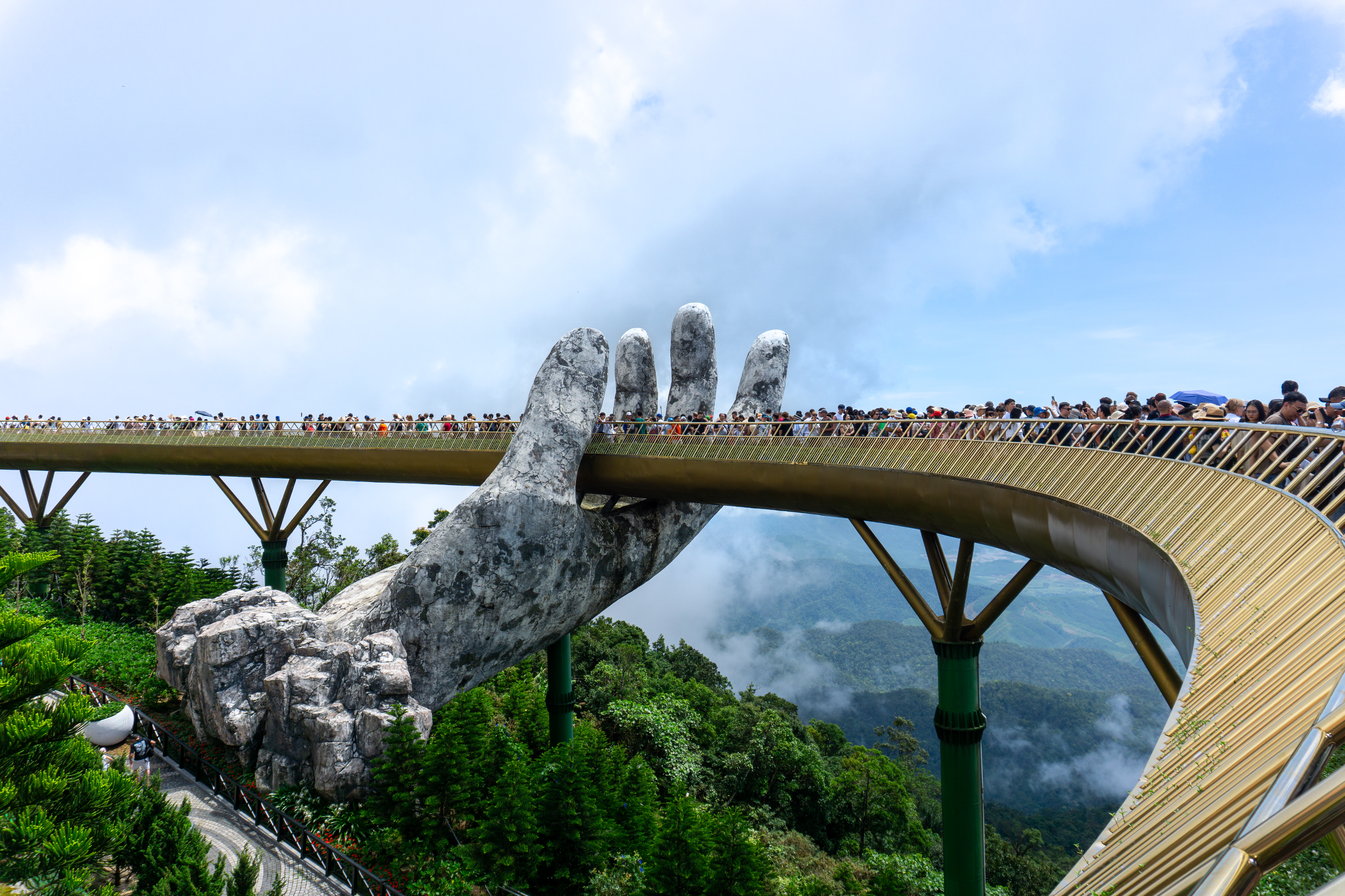 Ba Na Hills golden bridge
